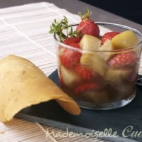 Soupe fraises rhubarbe et tuiles au thym