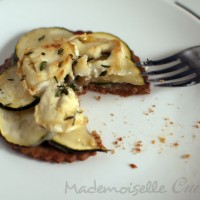 Tarte fine courgette chèvre (avec une pointe de miel et de thym)