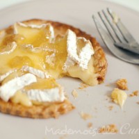 Tarte fine au camembert et gelée de pomme